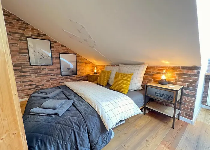 Cozy Near Center By R&l 公寓 *