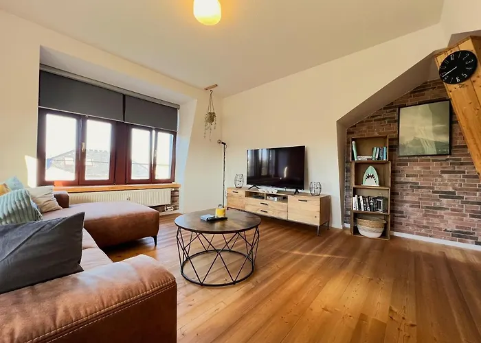 公寓 Cozy Near Center By R&l