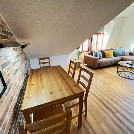 Cozy Near Center By R&l Dresden