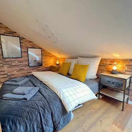 Cozy Near Center By R&l Daire *